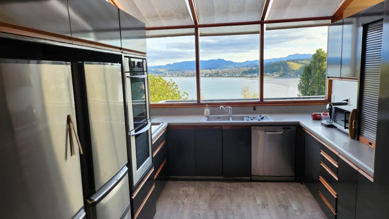 The Black Chalet Whitianga Extérieur photo