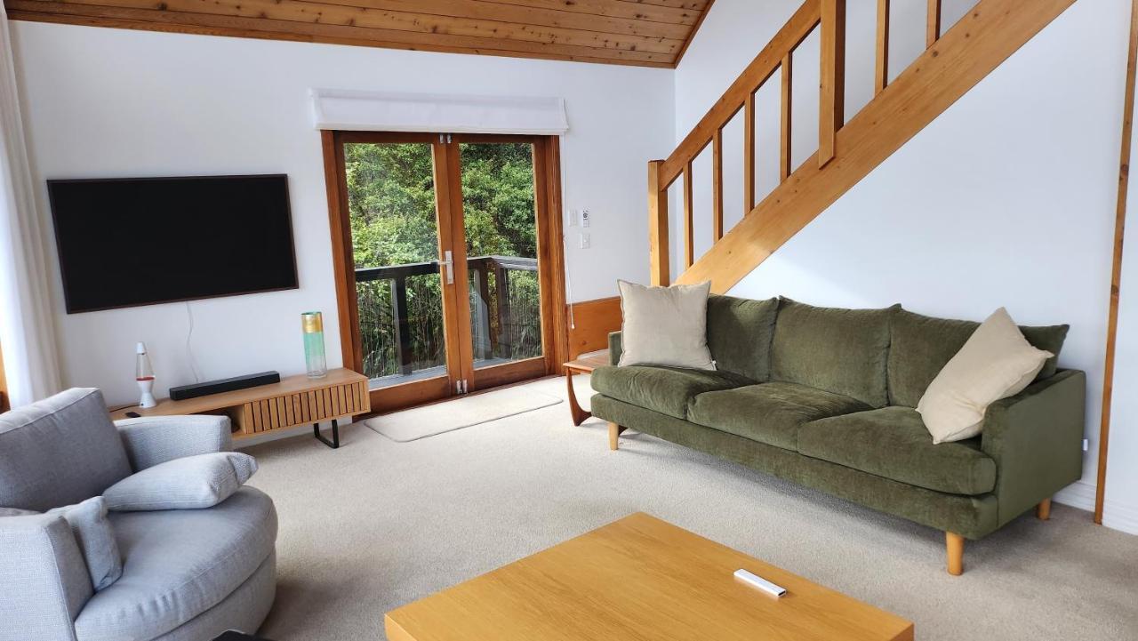 The Black Chalet Whitianga Extérieur photo